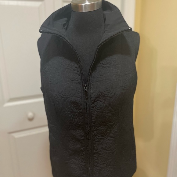 Dress Barn Jackets & Blazers - Dress Barn Black form fitting vest.  Quilted, front slit pockets, size small